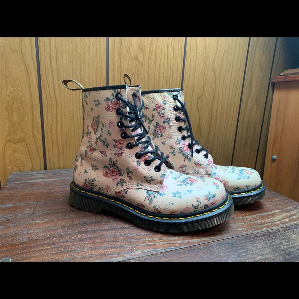 Dr martens light pink leather floral pattern boots